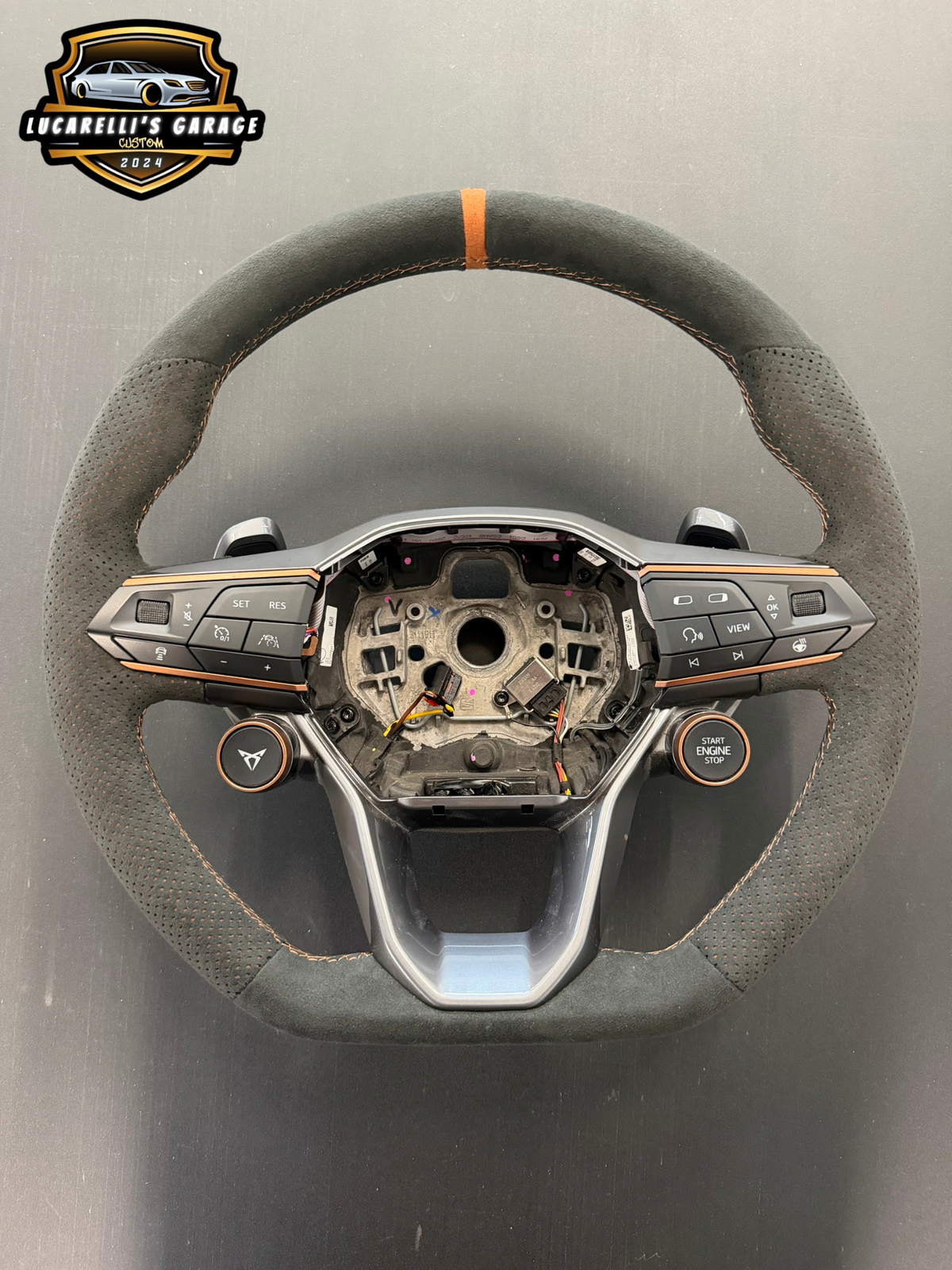Volante Cupra con pulsanti