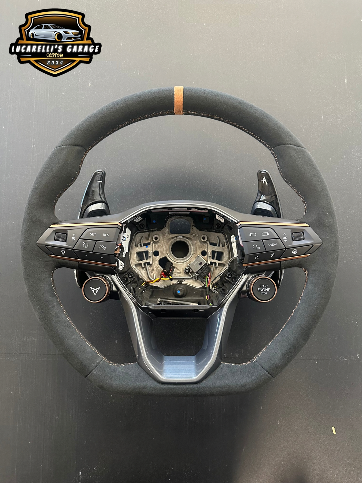 Volante Cupra con pulsanti